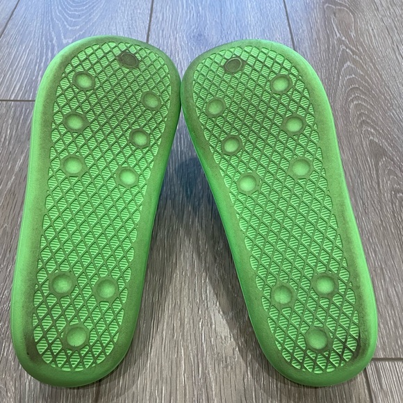 Size 8 adidas Adilette Ayoon slides in solar green - Picture 6 of 10